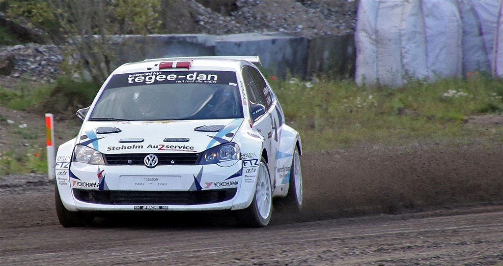 Jan Petersen og Jeannette Kvick fremviste flot sidelæns firehjulsdrift på Nysum Banen
(Foto: Allan Post)